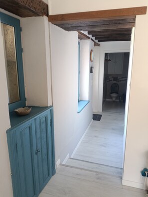 Interior - Apartment with terrace in the Bourbonnais countryside  (Pouzy-Mésangy)