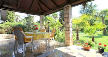 Bungalow mit Schönem Garten und Klimaanlage
