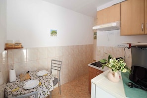 Studio (Studio am Meer mit Klimaanlage (ISTPU) | Dining