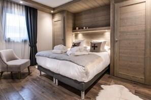 2 bedrooms, WiFi, bed sheets - Wifi, 150m from ski slopes, 1st floor, sauna, balcony, parking, tv, 84m², Courchevel (Courchevel)