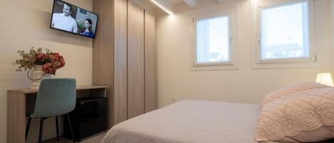 1 bedroom, WiFi, bed sheets