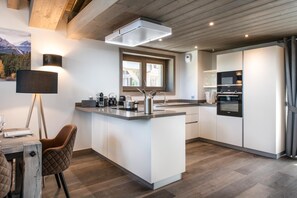 Réfrigérateur, micro-ondes, four, lave-vaisselle