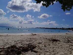 Beach - Budget Adventurer's Hut (Bridgetown)