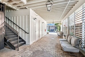 المنطقة المحيطة بالمنشأة