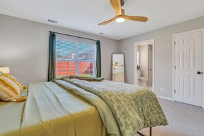 3 habitaciones, tabla de planchar con plancha, wifi y ropa de cama 