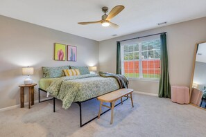 3 عدّة غرف نوم ومكواة/لوح كي وواي فاي وملاءات أسرّة