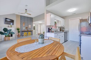 Private kitchen - Stay Near Gulfstream, Outlets & Airport (Pooler)