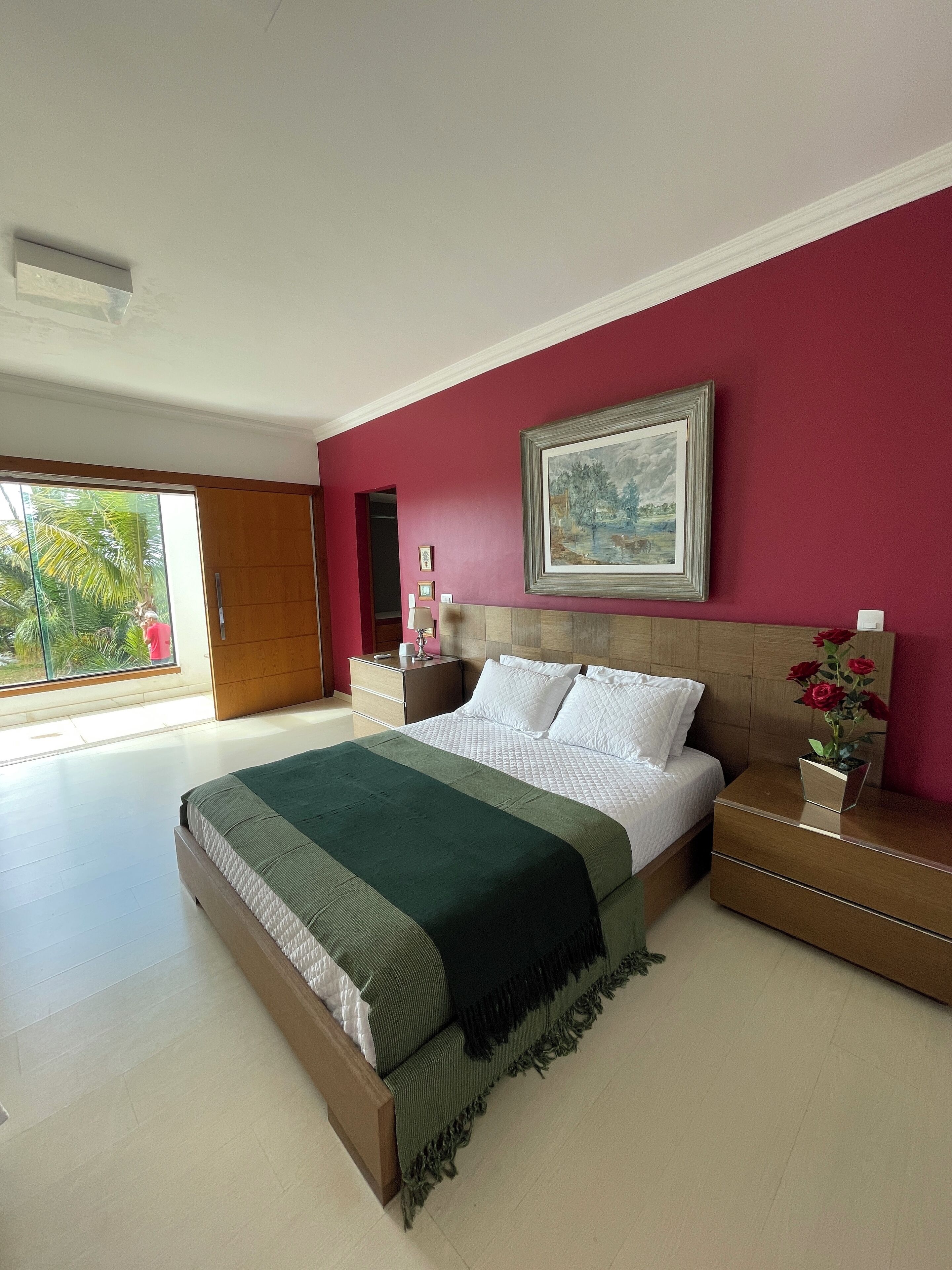 5 bedrooms, desk, iron/ironing board, free WiFi