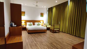 Deluxe Double Room | In-room safe, laptop workspace, blackout curtains, soundproofing