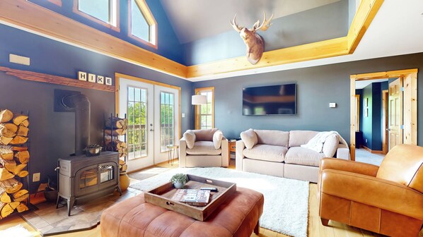 Fernseher, Kamin, Stereoanlage