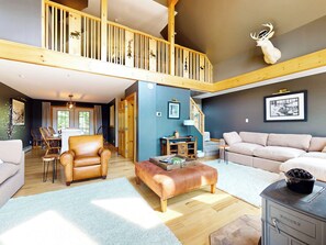 Fernseher, Kamin, Stereoanlage