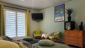 Phòng 2 giường đơn có thiết kế đặc trưng, sân hiên
