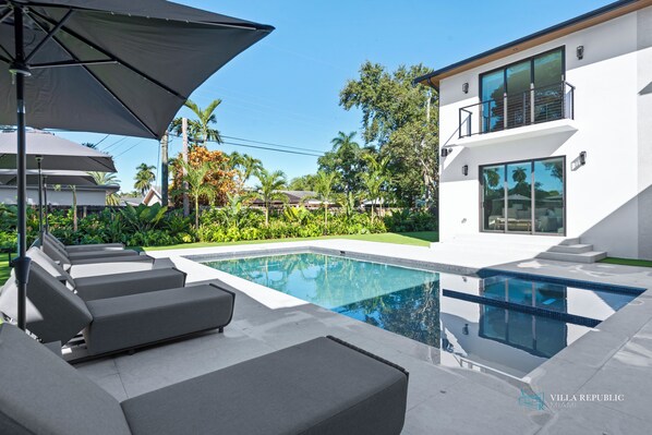 Outdoor pool, a heated pool