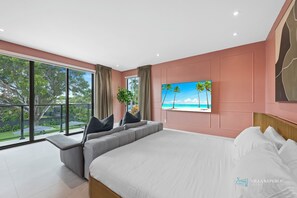 9 bedrooms, in-room safe, iron/ironing board, free WiFi