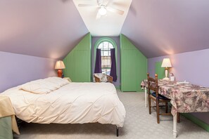 4 間睡房、書桌、熨斗/熨衫板、可攜式嬰兒床