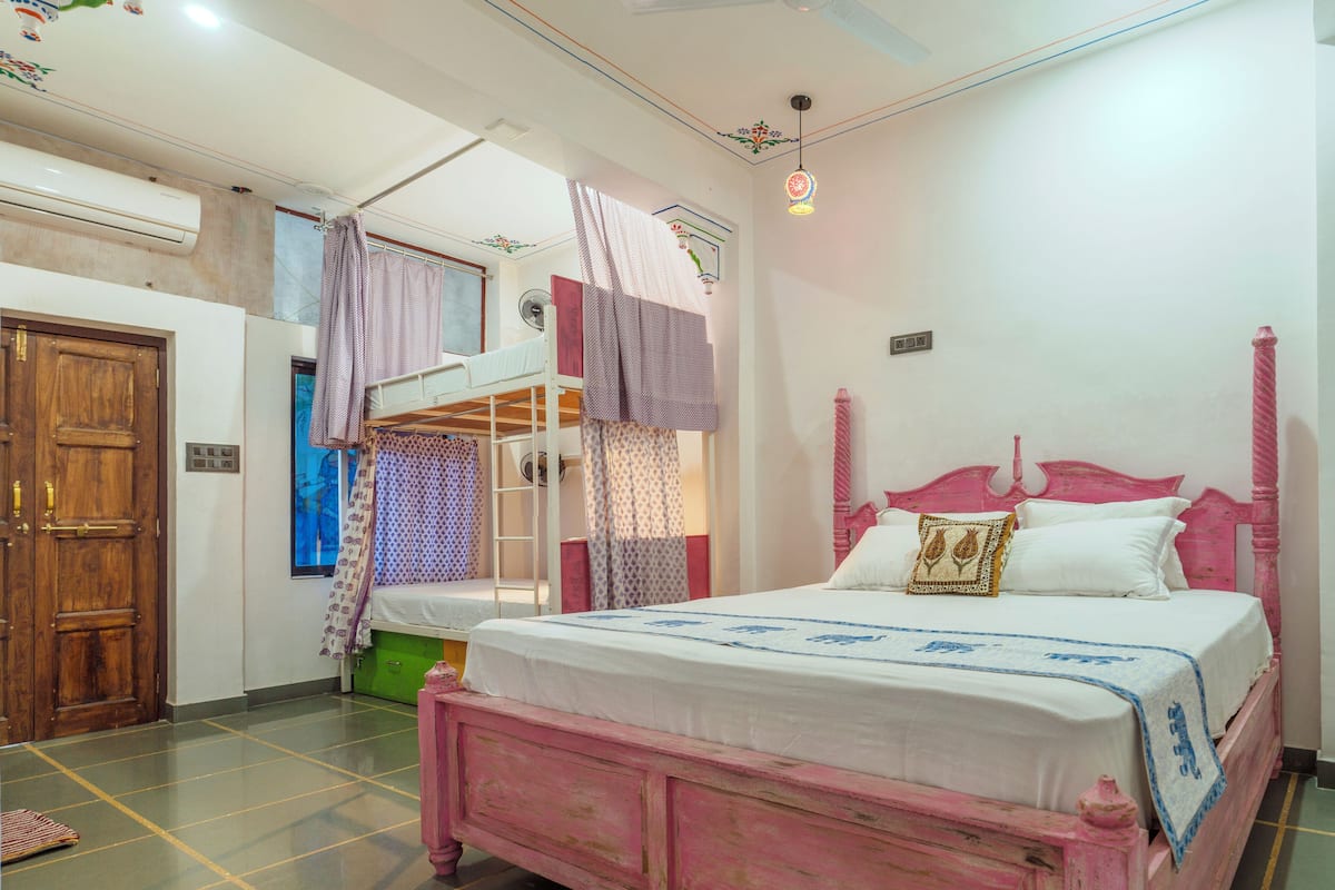 Quarto quádruplo família | Wi-Fi de cortesia, roupa de cama