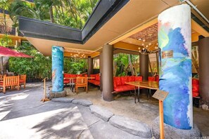 屋外ダイニングエリア