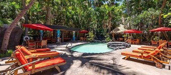 Steps from Waikiki Beach | Pool + Jacuzzi