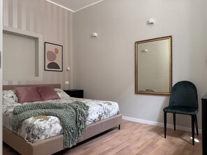 1 間睡房、書桌、可攜式嬰兒床、Wi-Fi