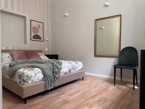 1 間睡房、書桌、可攜式嬰兒床、Wi-Fi