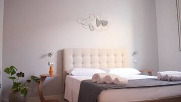 1 bedroom, desk, free WiFi, bed sheets