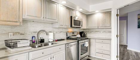 Fridge, microwave, stovetop, dishwasher