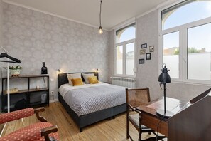 4 quartos, Wi-Fi de cortesia, roupa de cama