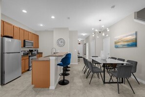 Dining - 5 Bedrooms / 4 Bathrooms / Paradise (8980 CoP) (Kissimmee)