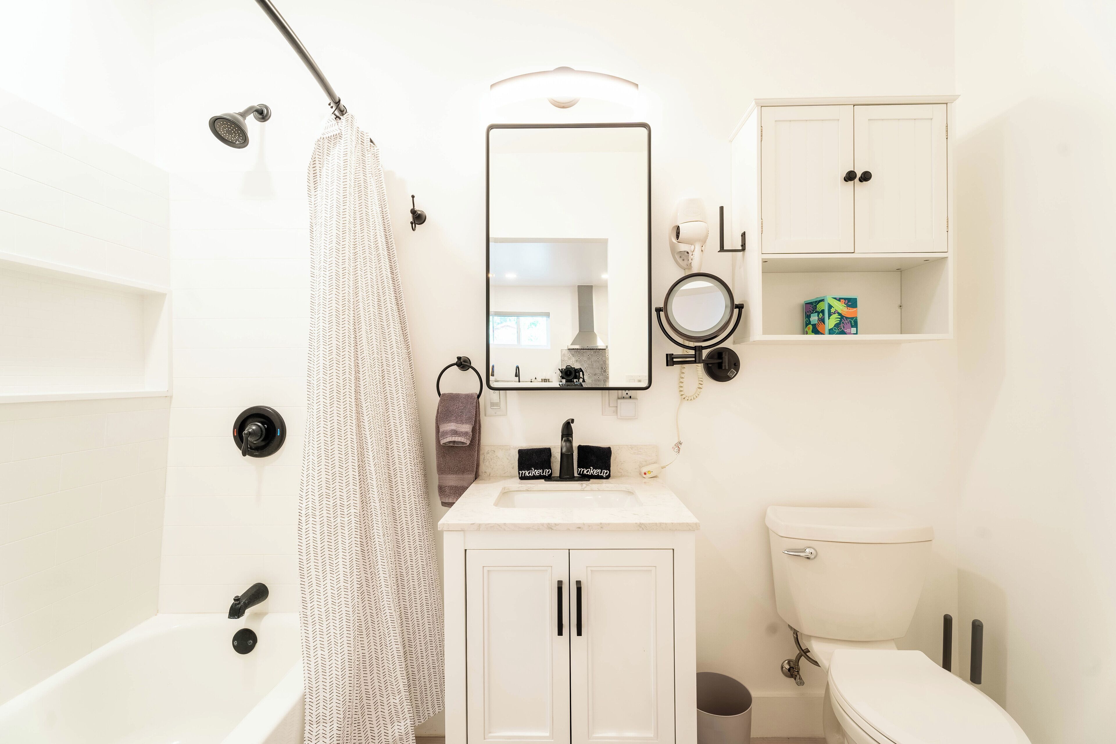 ヘアドライヤー、タオル、石鹸、シャンプー