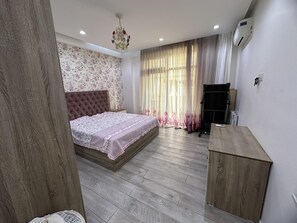 Apartment | 2 bedrooms, iron/ironing board, free WiFi, bed sheets