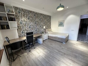 2 bedrooms, iron/ironing board, free WiFi, bed sheets - Charming 2-bed Apartment in Baku City Center (Baku)