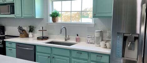 Micro-ondes, four, plaque de cuisson, lave-vaisselle