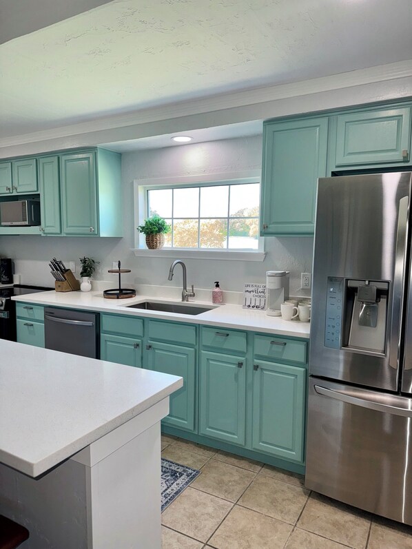 Microondas, horno, placa de cocina, lavavajillas