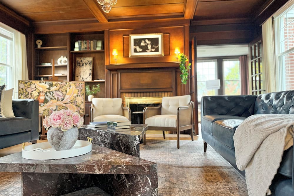 The Colonial Mt. Lebanon by Luxe PGH - Baldwin, PA