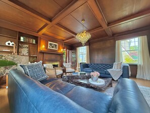 Flat-screen TV - The Colonial Mt. Lebanon by Luxe PGH (Pittsburgh)