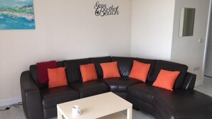 Apartment | Ruang tamu | TV 