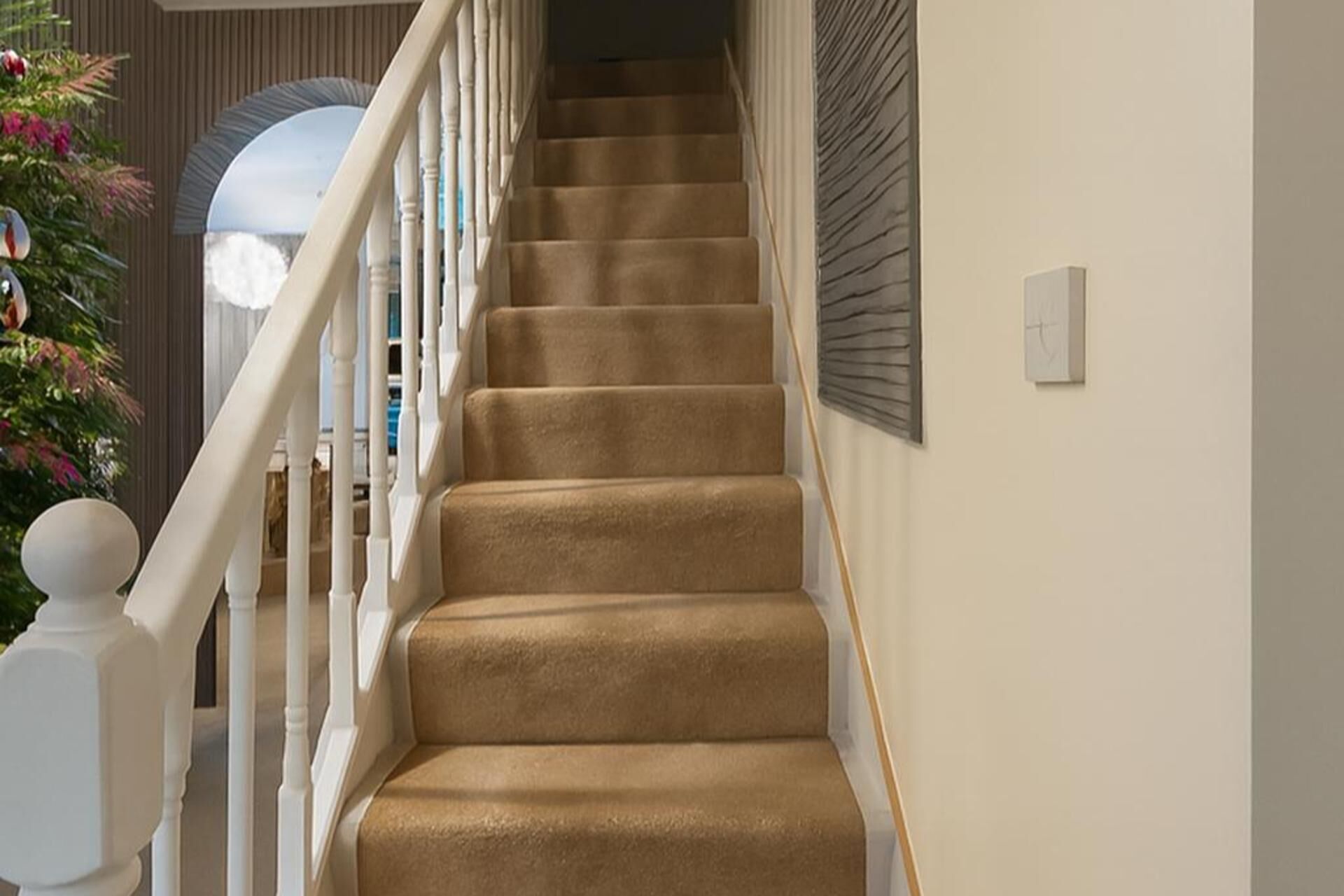 المنشأة من الداخل