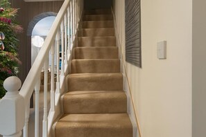 Interior - House - Sleeps 5 - Etihad Stadium 15 min Drive (Ashton-under-Lyne)