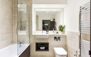 Bathroom - Londonaprt/1bed/balcony/gym/tv/wifi (London)