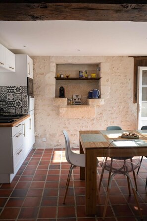 Fridge, microwave, oven, dishwasher - Studio (Saint-Porchaire)