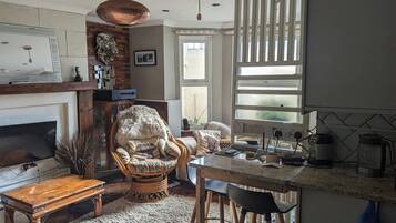 Apartment | Living area | TV