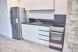 Micro-ondes, four, cafetière/bouilloire