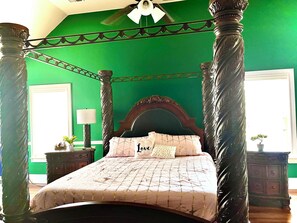 5 bedrooms, iron/ironing board, free WiFi, bed sheets