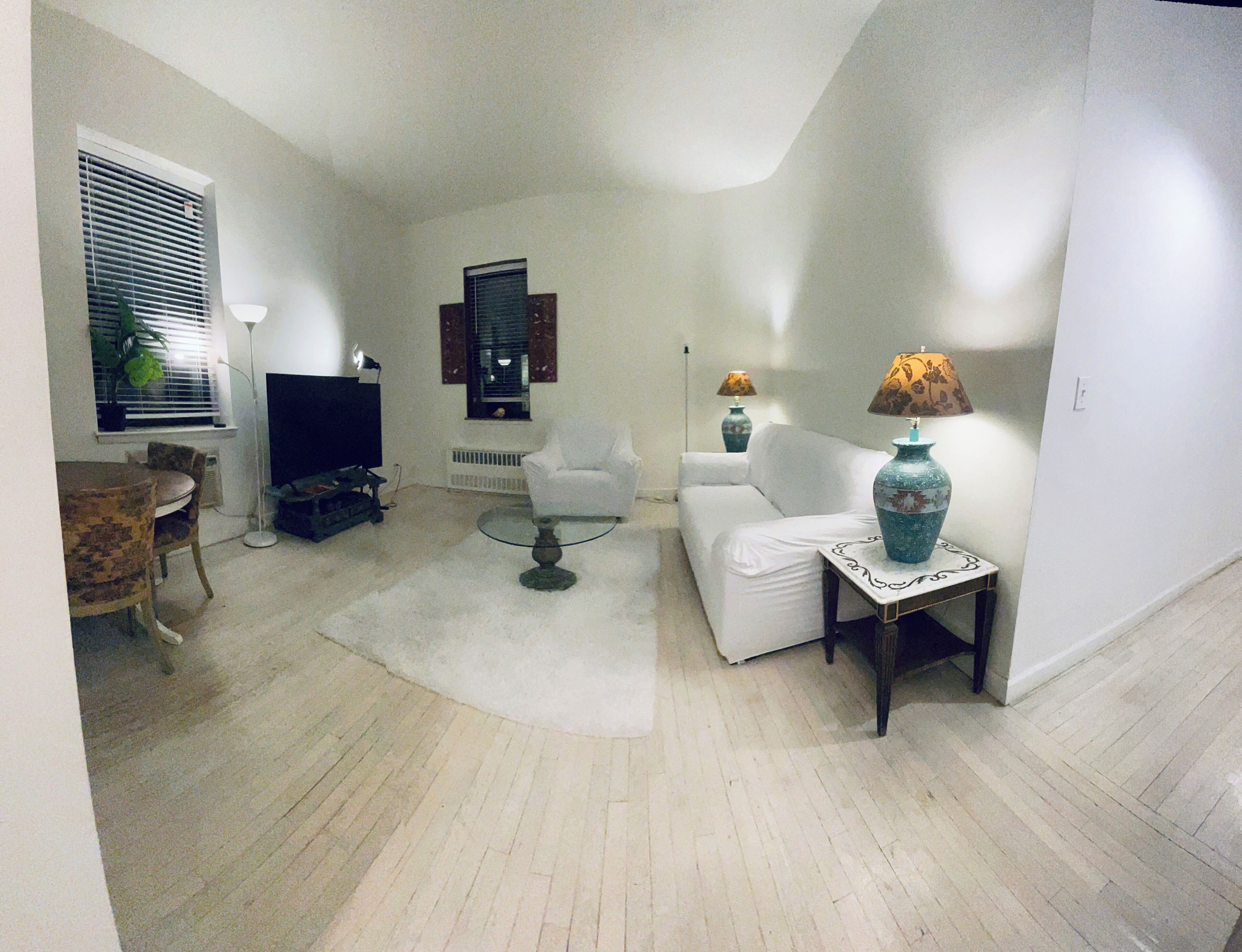 Een smart-tv en een kantoor