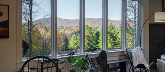 Spacious 6-bedroom house centrally located to Stowe, Smuggler's Notch & Jay Peak