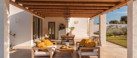 تناول الطعام بالخارج