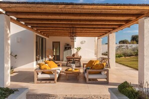 Outdoor dining - Villa in Ostuni with 6 bedrooms sleeps 12 (Ostuni)