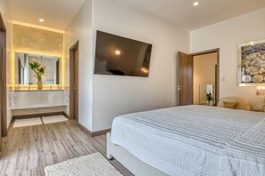 3 habitaciones, escritorio, tabla de planchar con plancha y wifi 