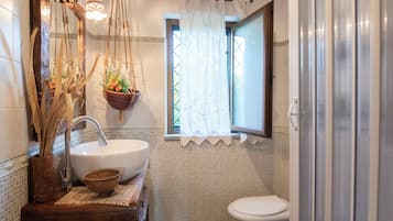 Dusche, Haartrockner, Bidet, Handtücher