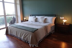 3 chambres, fer et planche à repasser, Wi-Fi, draps fournis